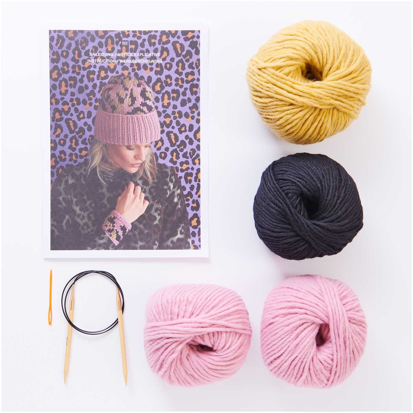 Rico Design Strickset Leo Mütze und 2 Pulswärmer Rosa