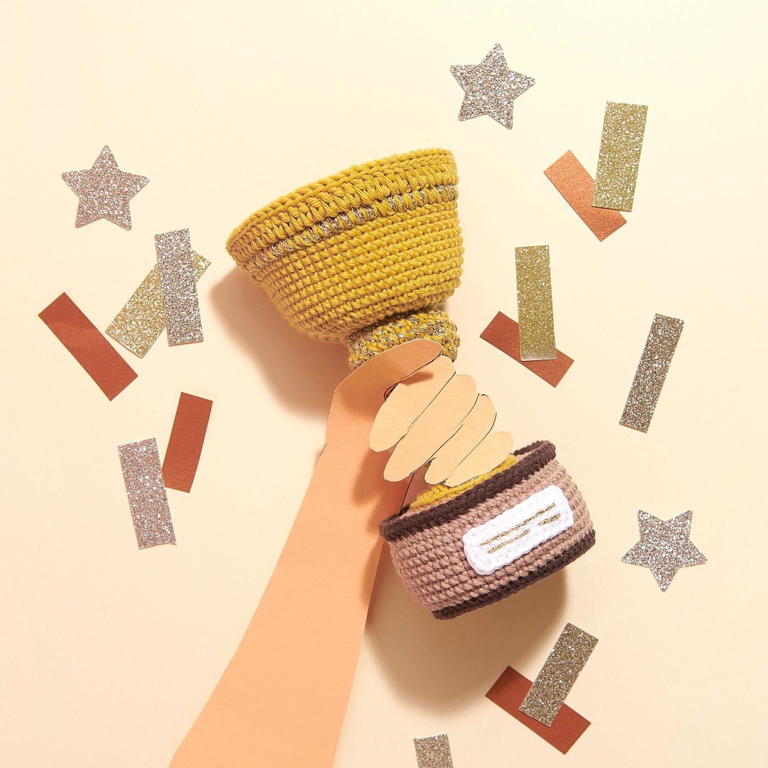 Rico Design Ricorumi Häkelset Pokal Gold 16cm - Craftguru